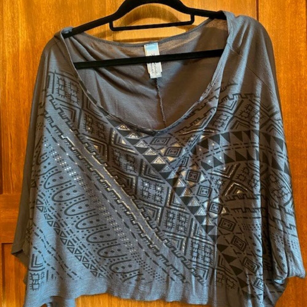 Poncho style gray/black/silver top